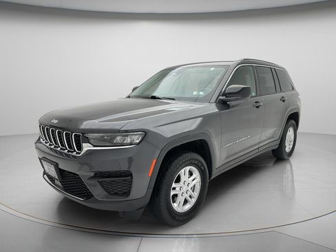 Used 2023 Jeep Grand Cherokee Laredo w/ Luxury Tech Group I AWD/4WD image 3