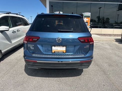 Used 2018 Volkswagen Tiguan SE w/ Panoramic Sunroof Package AWD/4WD image 4