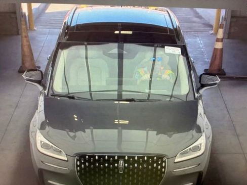 Used 2025 Lincoln Corsair Reserve w/ Equipment Group 202A image 2