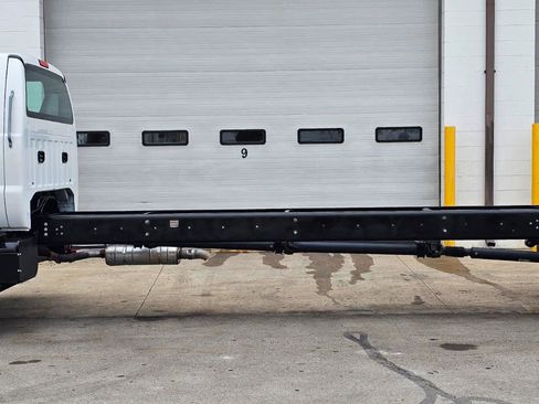 Used 2023 Ford F650 2WD Regular Cab Super Duty image 4