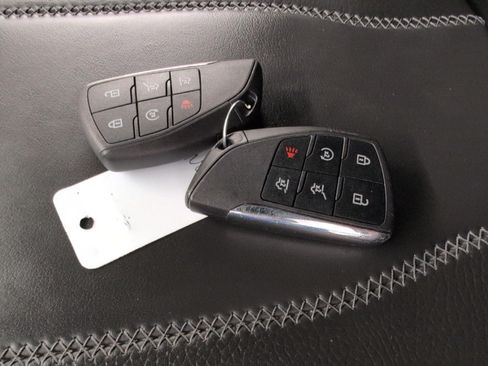 Used 2025 GMC Yukon XL Denali AWD/4WD image 26