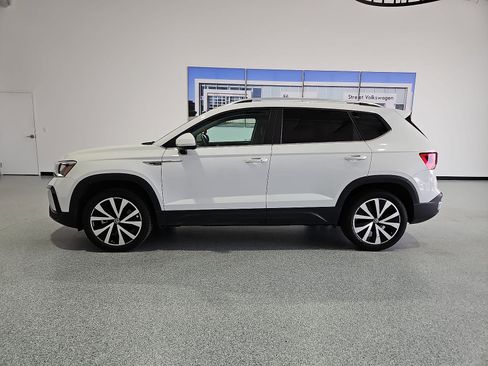 Used 2022 Volkswagen Taos SE FWD image 5