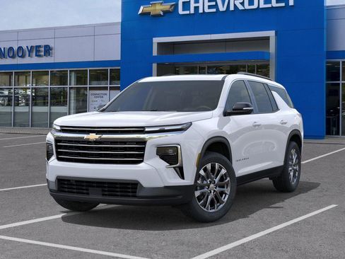 New 2026 Chevrolet Traverse LT w/ Sun and Wheel Package AWD/4WD image 6