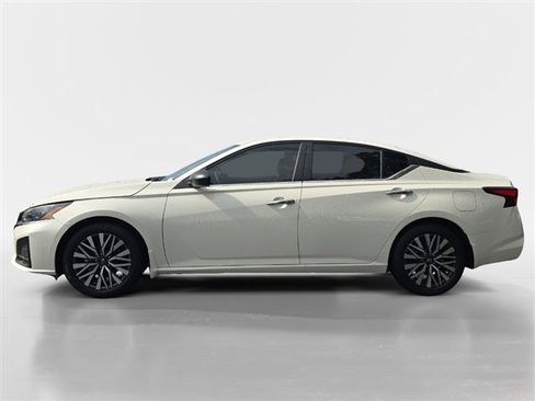 New 2025 Nissan Altima 2.5 SV image 2