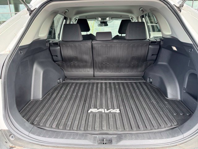 Used 2024 Toyota RAV4 LE AWD/4WD image 9