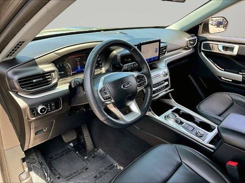 Certified 2022 Ford Explorer XLT w/ Equipment Group 202A AWD/4WD image 17