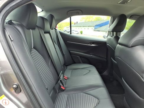Used 2018 Toyota Camry SE FWD image 11
