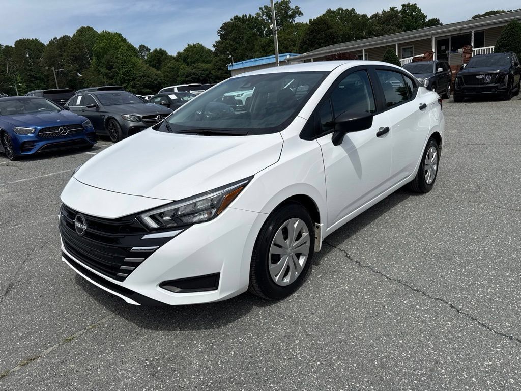 Used 2025 Nissan Versa S w/ Trunk Package FWD image 1