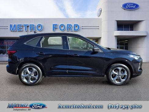 Certified 2024 Ford Escape ST-Line AWD/4WD image 2