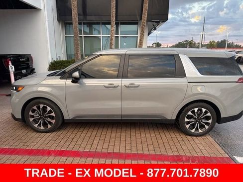Used 2023 Kia Carnival EX FWD image 2