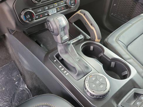 New 2026 Ford Bronco Badlands AWD/4WD image 16