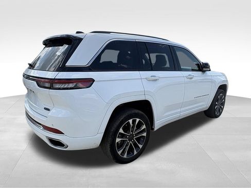 Used 2022 Jeep Grand Cherokee Overland w/ Advanced Protech Group III AWD/4WD image 8