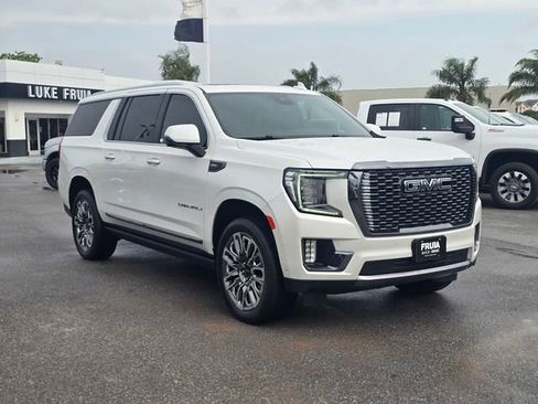 Used 2024 GMC Yukon XL Denali Ultimate AWD/4WD image 3