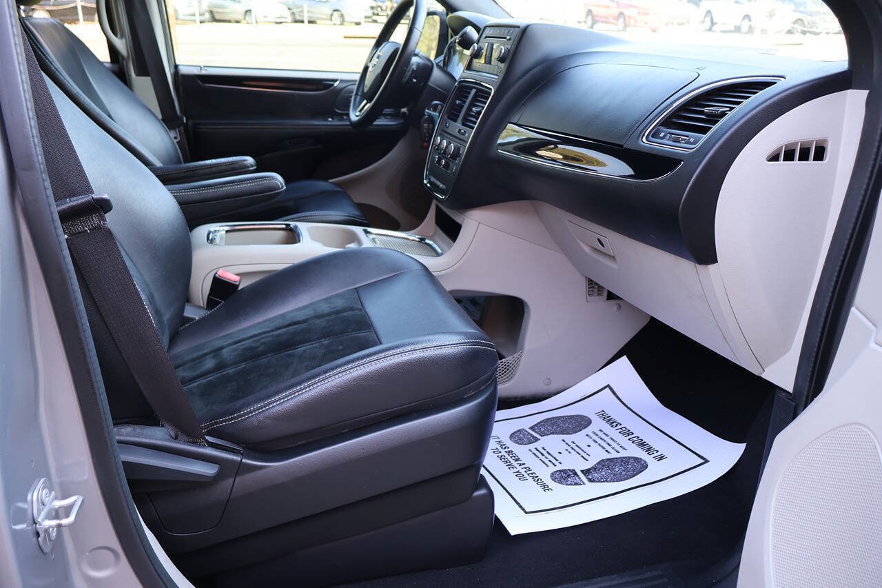 Used 2017 Dodge Grand Caravan SXT FWD image 21