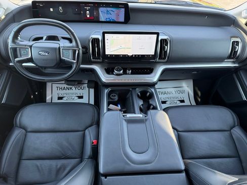 Used 2025 Ford Expedition Platinum w/ Driver's Package AWD/4WD image 17