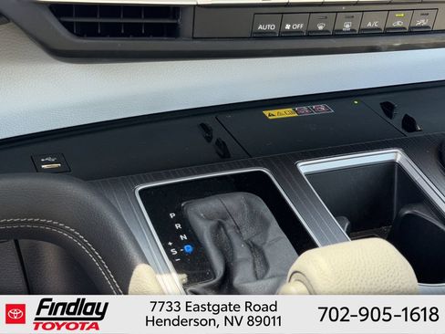 Certified 2025 Toyota Sienna LE FWD image 27