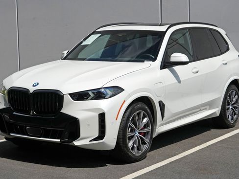 Used 2025 BMW X5 xDrive50e w/ Executive Package AWD/4WD image 51