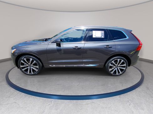Used 2023 Volvo XC60 B5 Ultimate w/ Climate Package FWD image 8