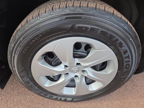 Used 2022 Toyota RAV4 LE image 9