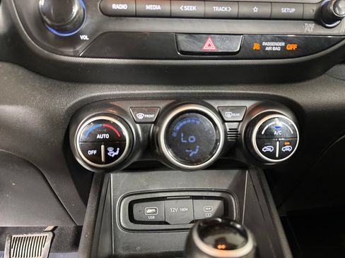 Used 2023 Hyundai Venue SEL FWD image 16