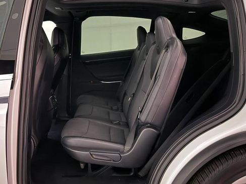 Used 2018 Tesla Model X 75D image 27