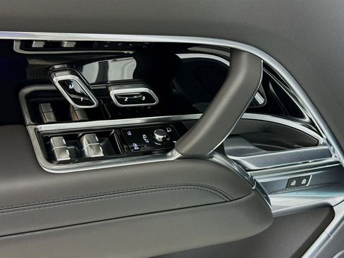 New 2026 Land Rover Range Rover Long Wheelbase SE image 24