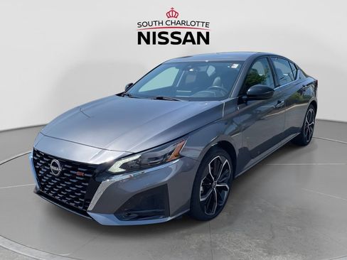 Used 2025 Nissan Altima 2.5 SR FWD image 3