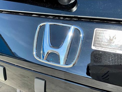 New 2025 Honda Pilot Touring image 15