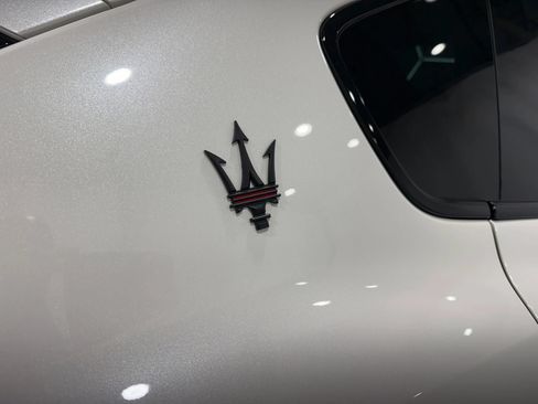 Used 2021 Maserati Levante Trofeo AWD/4WD image 34