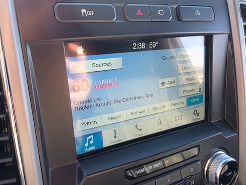 Used 2018 Ford F150 Lariat w/ Equipment Group 502A Luxury image 11