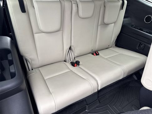 Certified 2023 Subaru Ascent Limited w/ Technology Package image 36