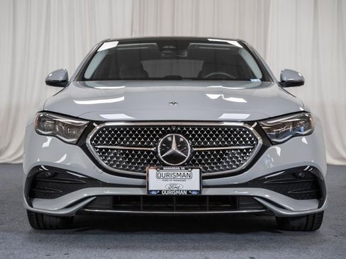 Used 2025 Mercedes-Benz E 350 4MATIC Sedan image 2
