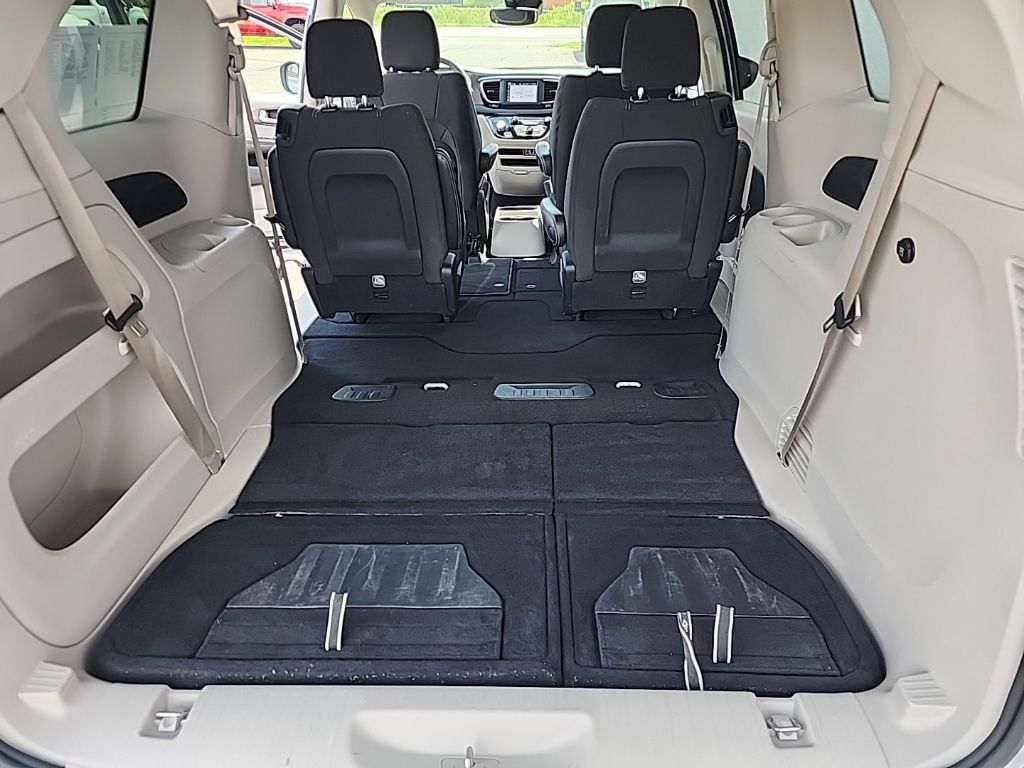 Used 2023 Chrysler Voyager LX FWD image 24