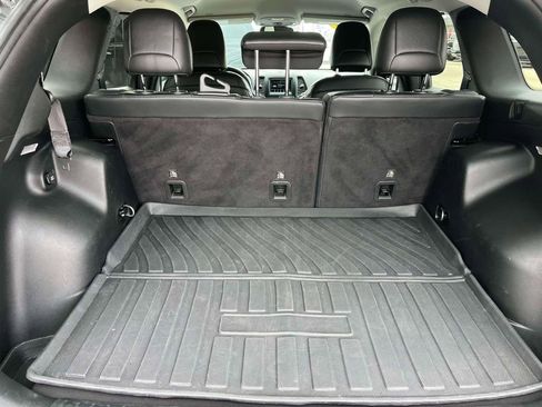 Used 2019 Jeep Cherokee Latitude Plus w/ Cold Weather Group image 17