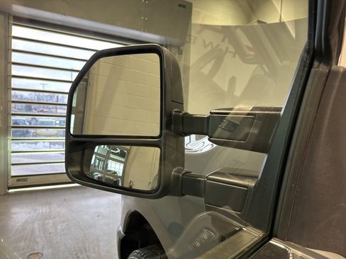 Used 2024 Ford F250 XLT w/ Black Appearance Package image 16