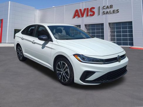 Used 2025 Volkswagen Jetta Sport FWD image 3