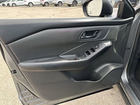 Used 2024 Nissan Rogue S FWD image 17