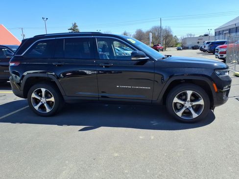 Used 2023 Jeep Grand Cherokee Limited AWD/4WD image 4