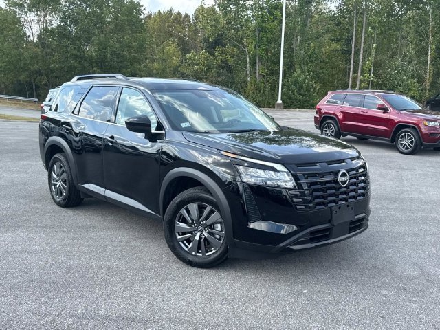 Used 2026 Nissan Pathfinder SV AWD/4WD image 2