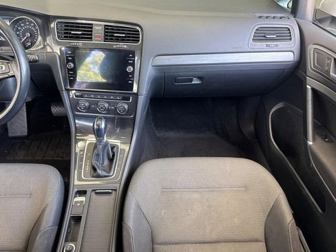 Used 2018 Volkswagen e-Golf SE FWD image 28