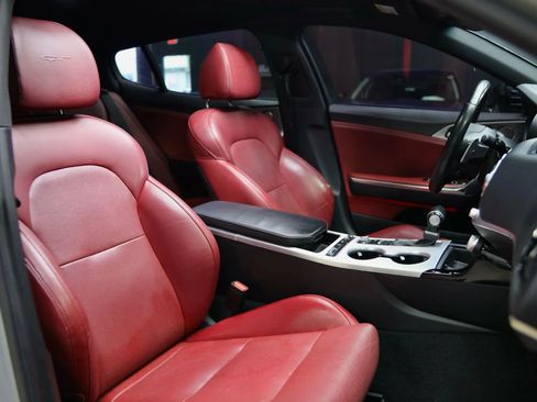 Used 2021 Kia Stinger GT1 image 29