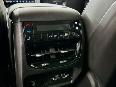 Used 2023 Jeep Grand Cherokee L Limited w/ Luxury Tech Group II image 27