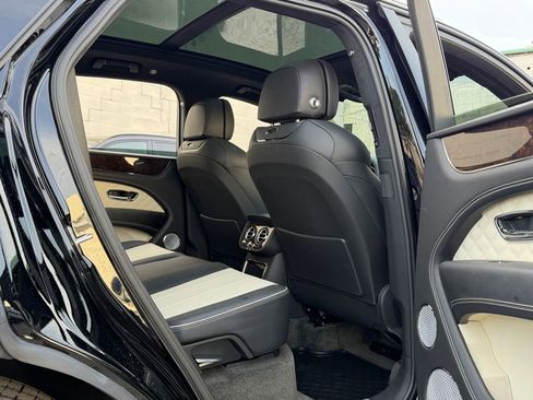 Used 2023 Bentley Bentayga AWD/4WD image 12