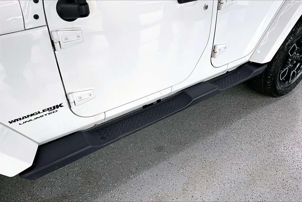 Used 2018 Jeep Wrangler Unlimited Sahara AWD/4WD image 36