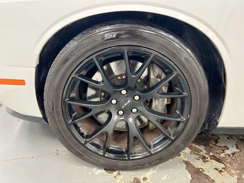 Used 2018 Dodge Challenger R/T Scat Pack w/ Dynamics Package RWD image 28