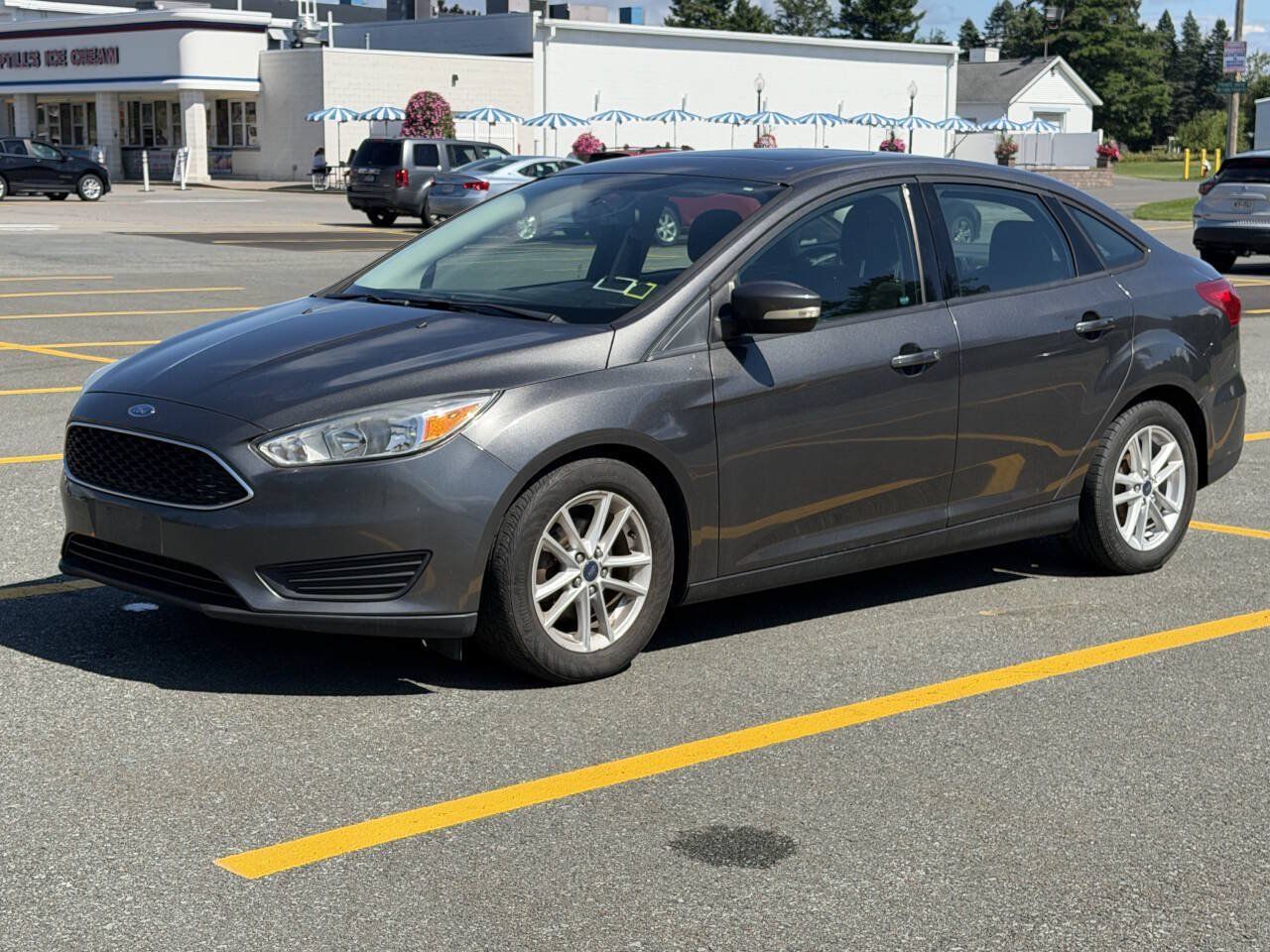 Used 2015 Ford Focus SE FWD image 2