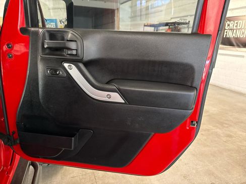 Used 2014 Jeep Wrangler Unlimited Rubicon w/ Connectivity Group AWD/4WD image 52