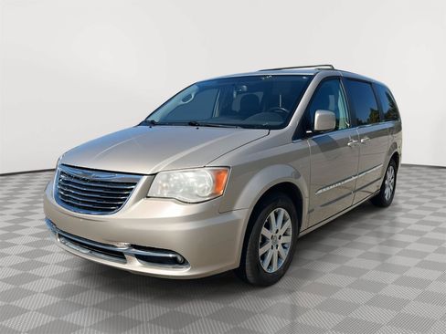 Used 2016 Chrysler Town & Country Touring FWD image 27