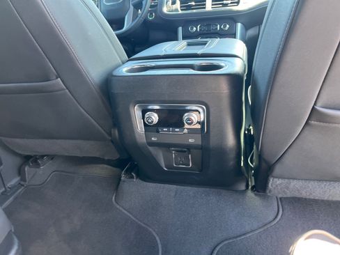 Used 2023 GMC Yukon SLT image 9