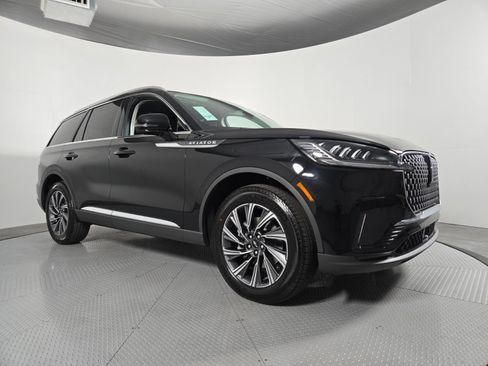 New 2026 Lincoln Aviator AWD image 2